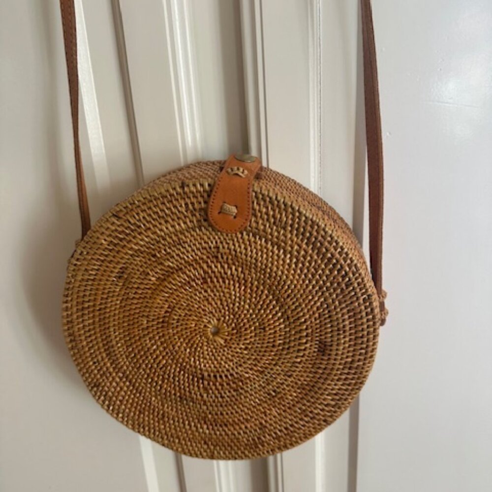 Round Woven crossbody bag